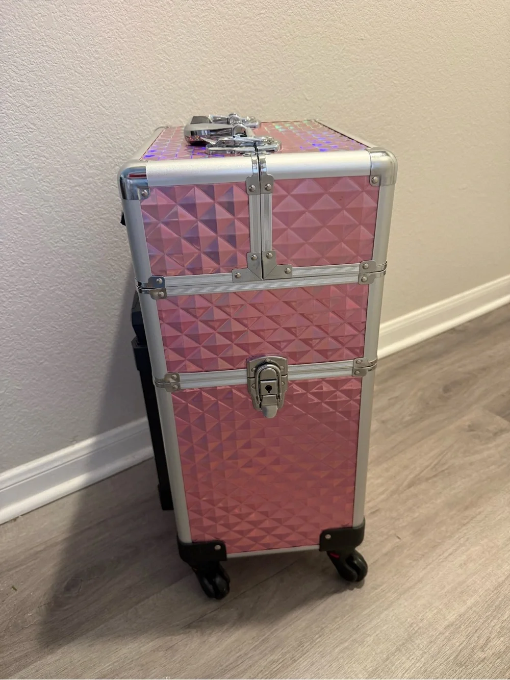 Pink/Silver Aluminum Rolling Makeup Trolley Case w/ Lock, Telescoping Handle